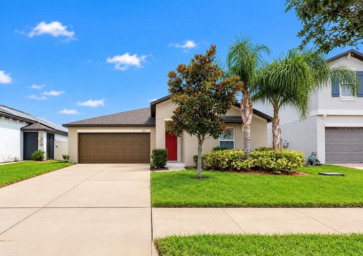 Property Photo:  5005 White Chicory Drive  FL 33572 