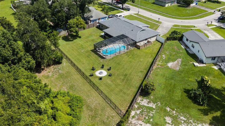 Property Photo: 7231 Woodbrook Drive FL 33625