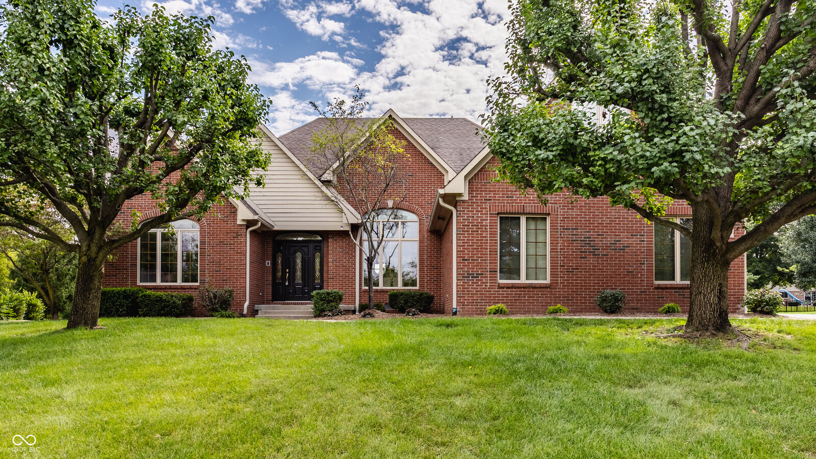 Property Photo: 1515 Mansfield Court IN 46143