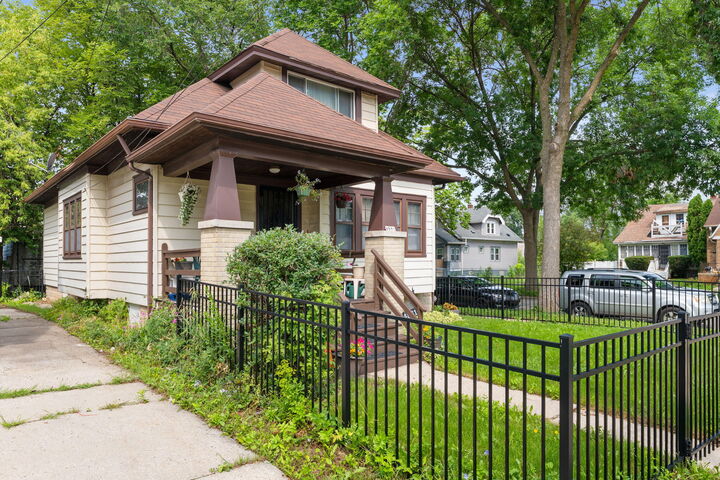 Property Photo:  4881 N 27th St  WI 53209 