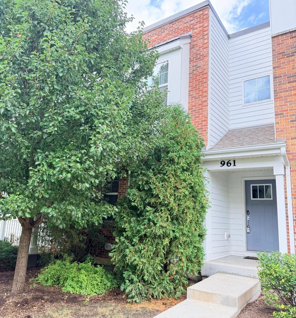Property Photo:  961 Times Square Drive 961  IL 60504 