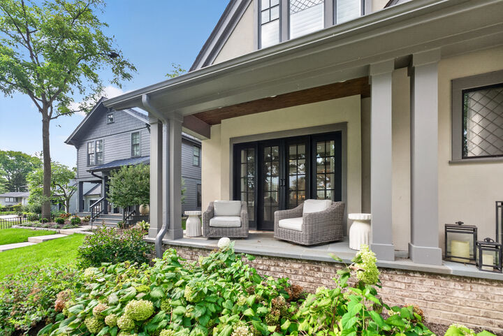 Property Photo:  406 S River Lane  IL 60134 