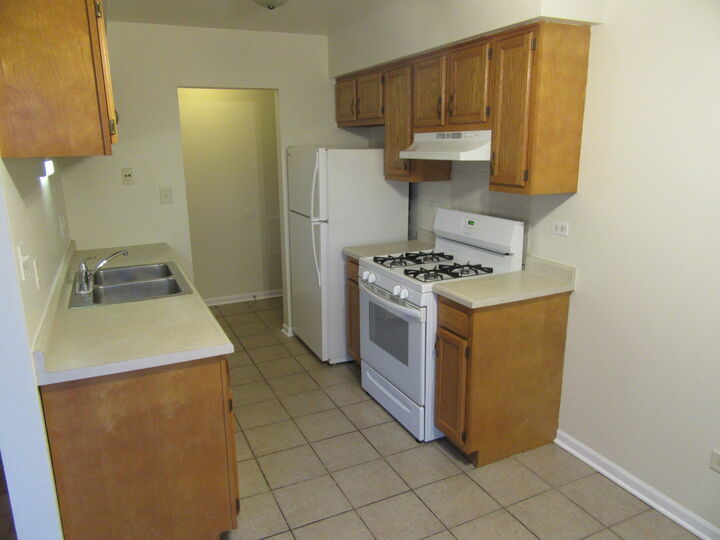 Property Photo:  135 Pickwick Drive A  IL 60193 