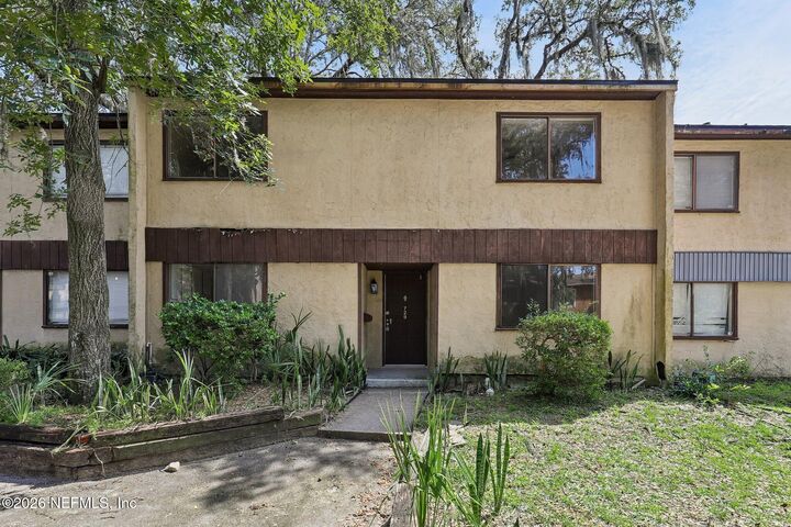 Property Photo: 729 Oaks Field Road K3-2 FL 32211
