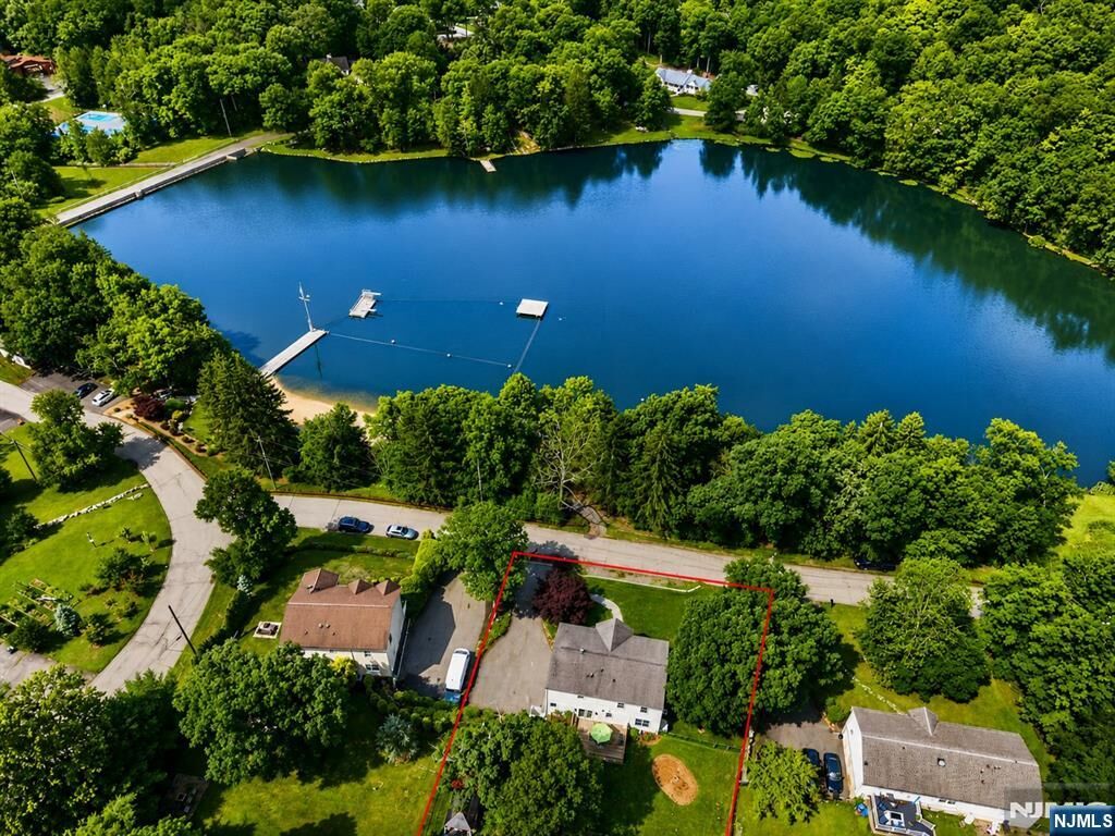 Property Photo:  8 Cross Oak Lane  NJ 07480 