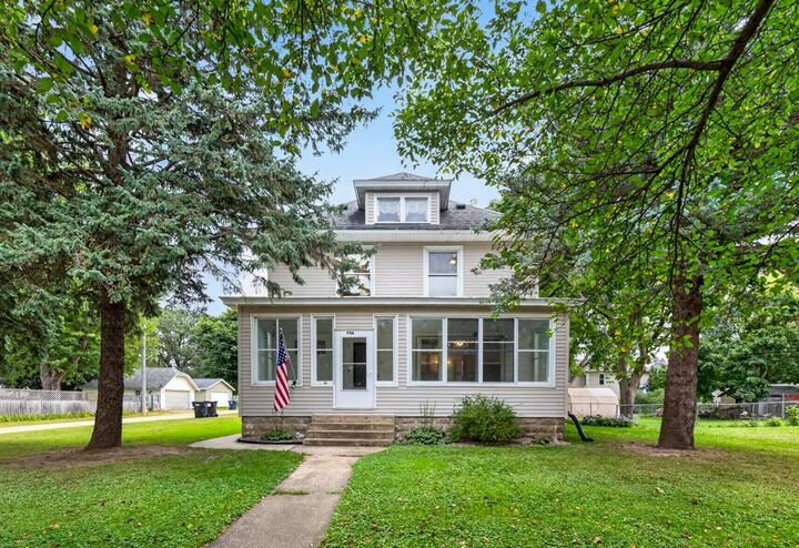 Property Photo: 706 N Broadway Avenue MN 55951