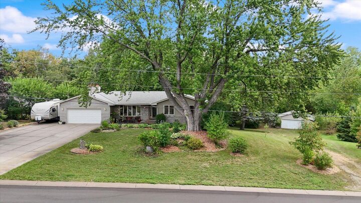 Property Photo:  13720 Vinewood Lane N  MN 55327 