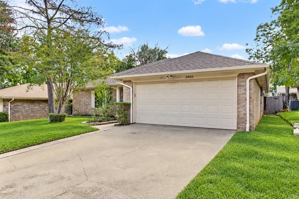 Property Photo:  3856 Double Oak Lane  TX 75061 