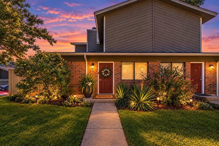 Property Photo:  1122 Millview Drive 1503  TX 76012 