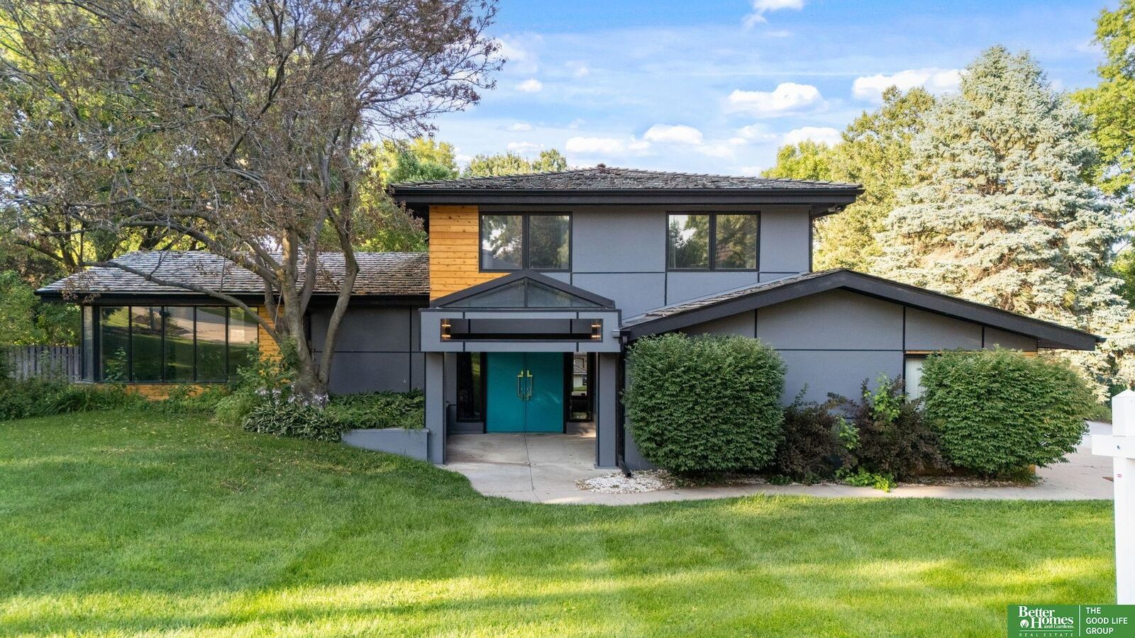 Property Photo: 12614 Harney Circle NE 68154