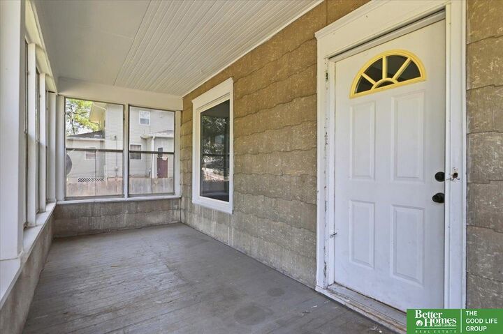 Property Photo: 1512 N 40 Street NE 68111