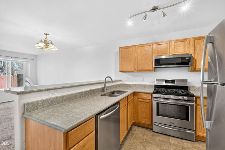 Property Photo: 2610 SW 23rd Street Unit 11 OR 97756