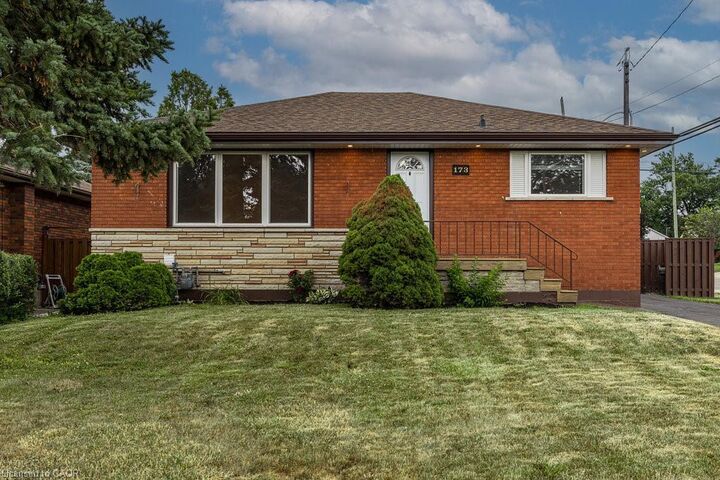 Property Photo:  173 West 32nd Street  ON L9C 5H1 