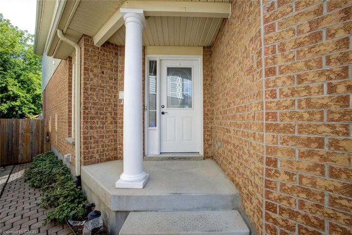 Property Photo:  11 Kroeger Crescent  ON N3C 4J7 