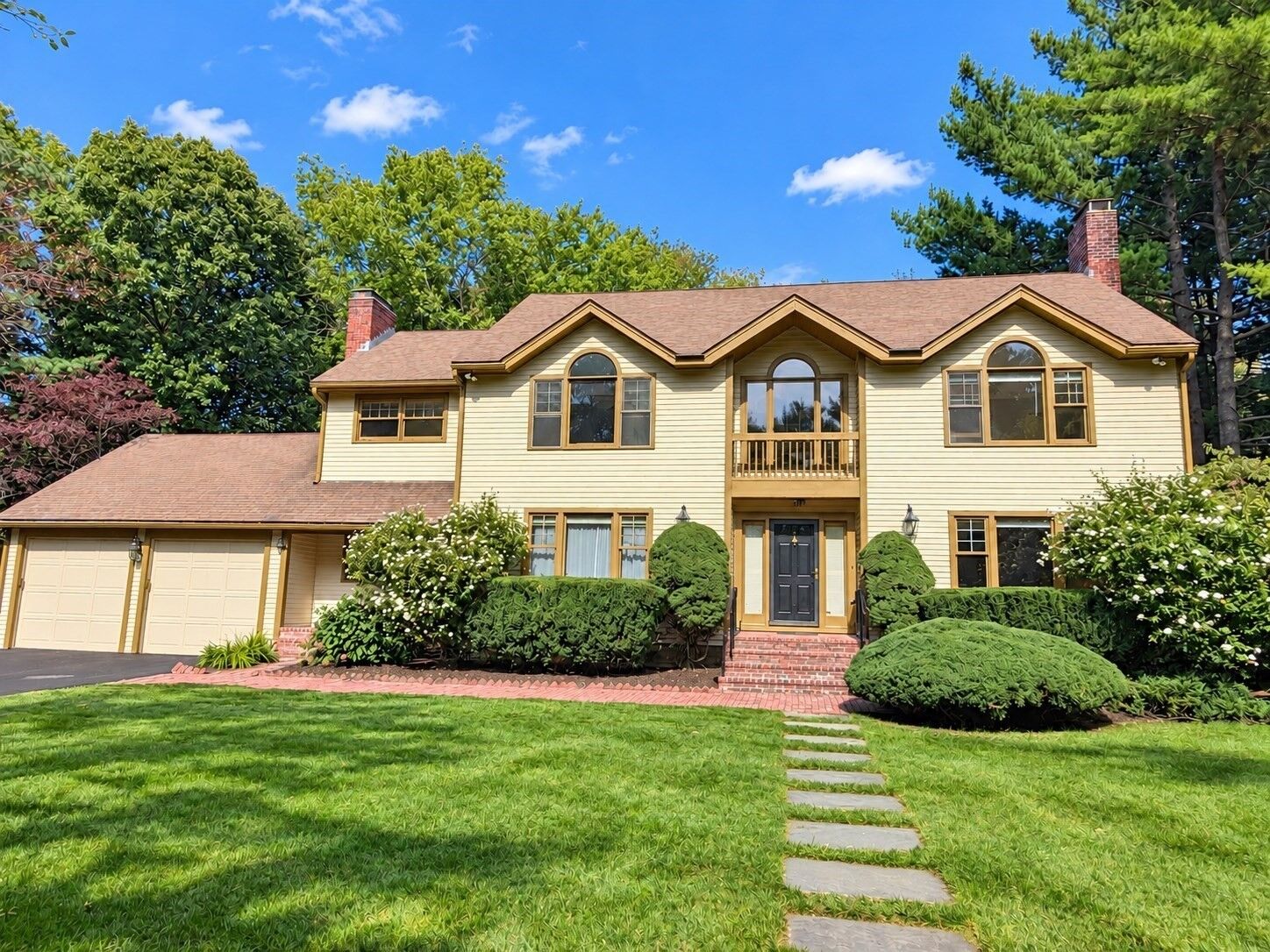 Property Photo:  9 Solomon Pierce Rd  MA 02420 