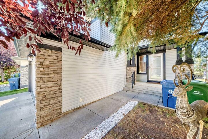 Property Photo:  275 Panatella Circle NW  AB T3K 5Y1 