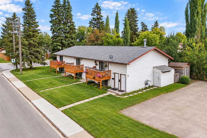 Property Photo:  5918 57 Avenue  AB T4N 4S7 