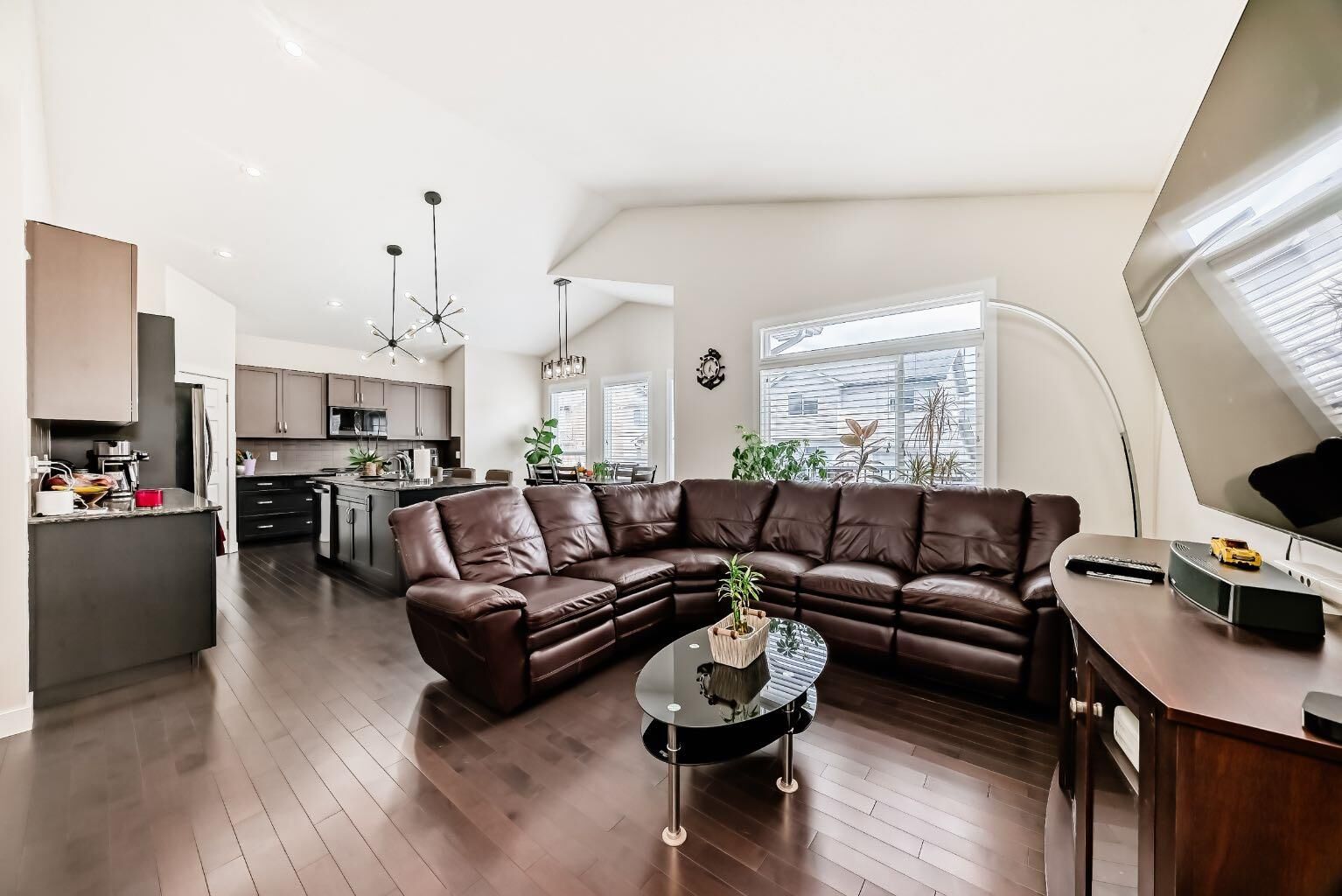 Property Photo:  612 Montgomery Close SE  AB T1V 0B7 