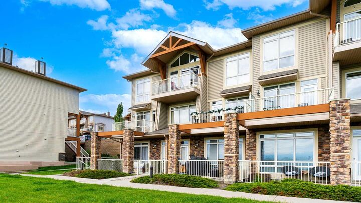 Property Photo:  169 Rockyledge View NW 1  AB T3G 5X1 