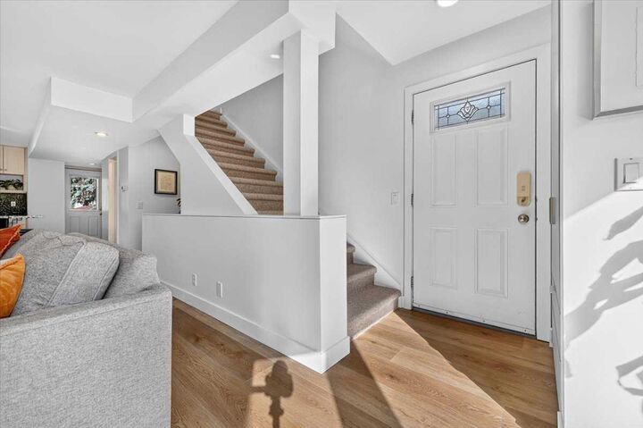 Property Photo:  2837 29 Street SW  AB T3E 2K7 