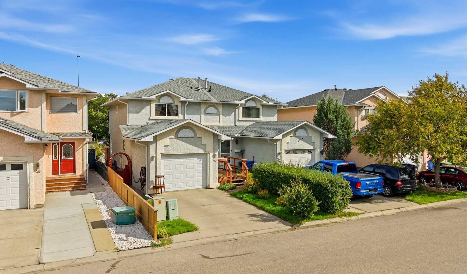 Property Photo:  28 Martinglen Way NE  AB T3J 3H9 