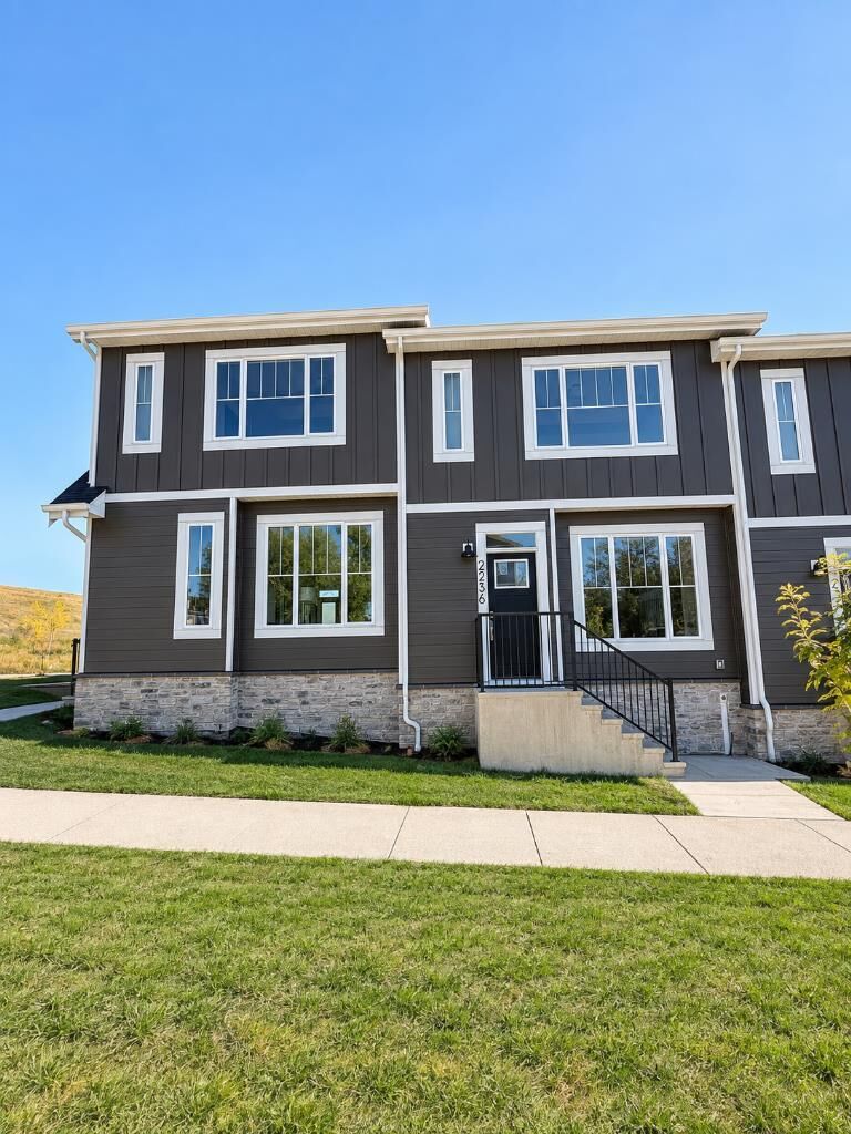 Property Photo:  2236 44 Street NW  AB T3B 0X6 