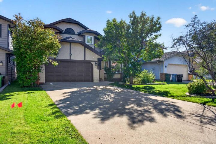Property Photo: 19 Edgepark Rise NW AB T3A 4E7