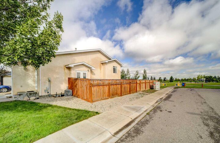 Property Photo:  198 Cougar Way N  AB T1H 6P4 