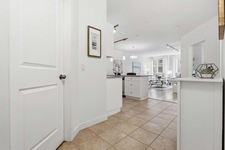 Property Photo: 328 21 Avenue SW 210 AB T2S 0G8