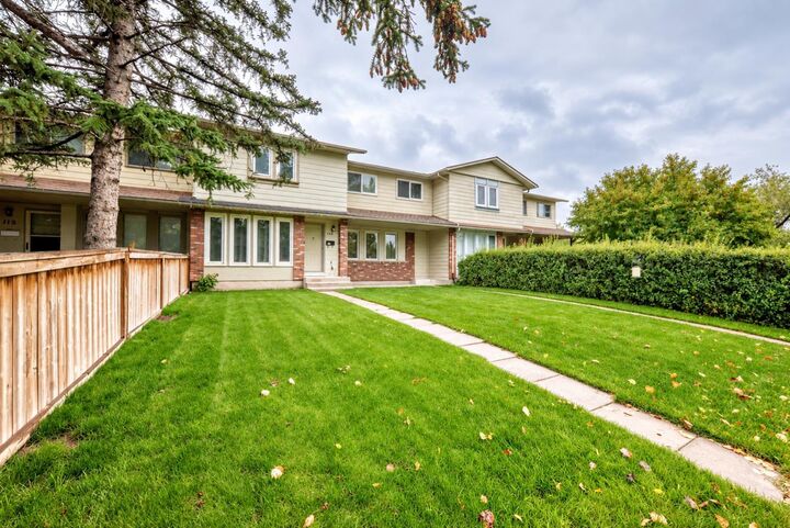 Property Photo:  111 Midbend Place SE  AB T2X 2J7 