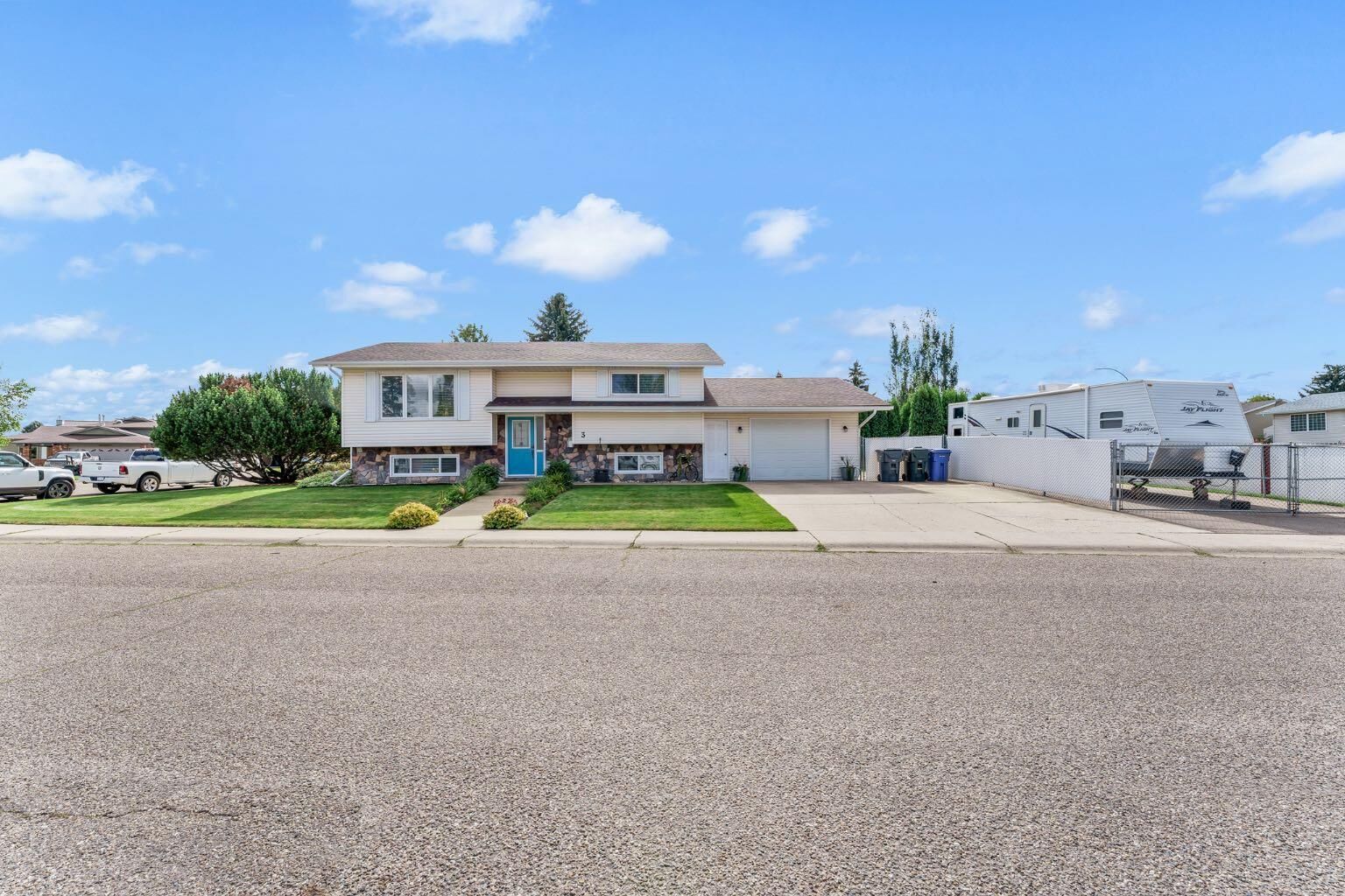 Property Photo: 3 Ross Heights Place SE AB T1B 2E5