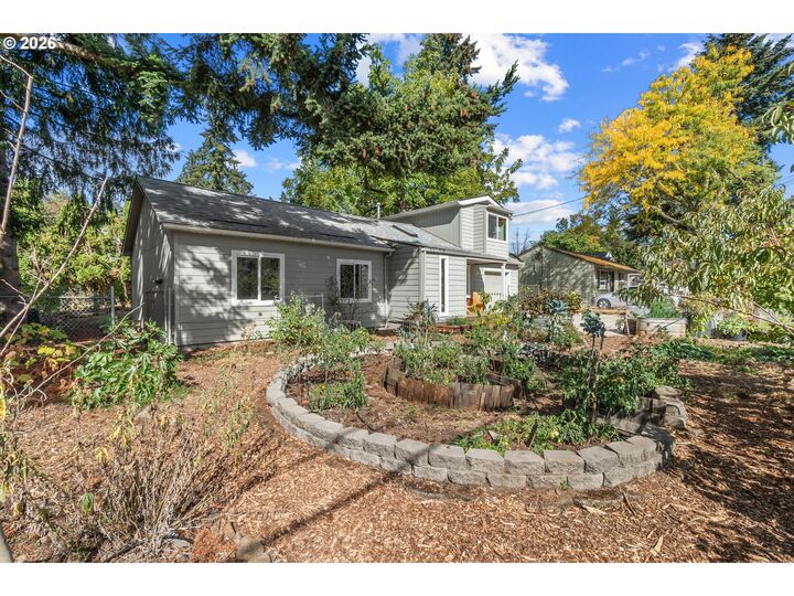 Property Photo:  12629 SE Reedway St  OR 97236 