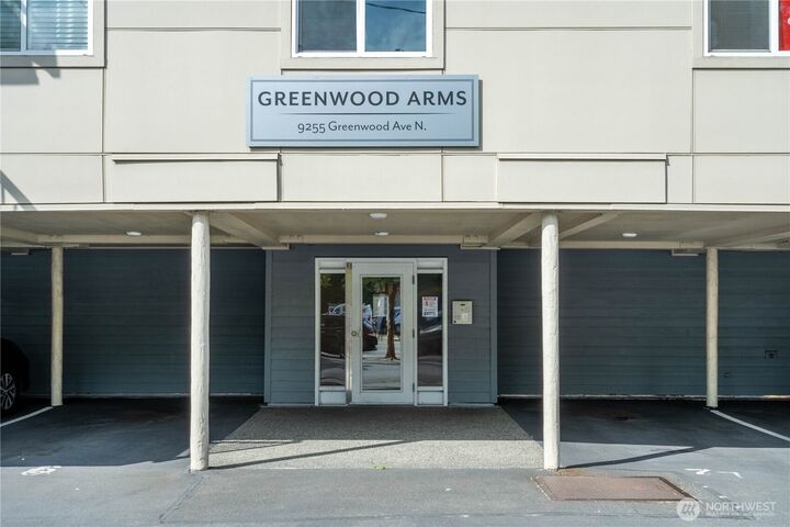 Property Photo: 9255 Greenwood Avenue N 34 WA 98103