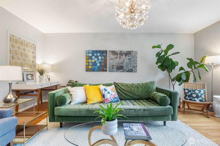 Property Photo: 1136 13th Ave 305 WA 98122