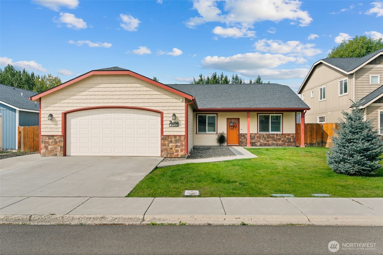 Property Photo: 709 S Cypress Court WA 98926