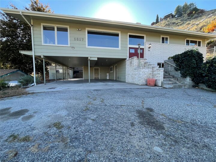 Property Photo: 1617 Carson Lane WA 98801