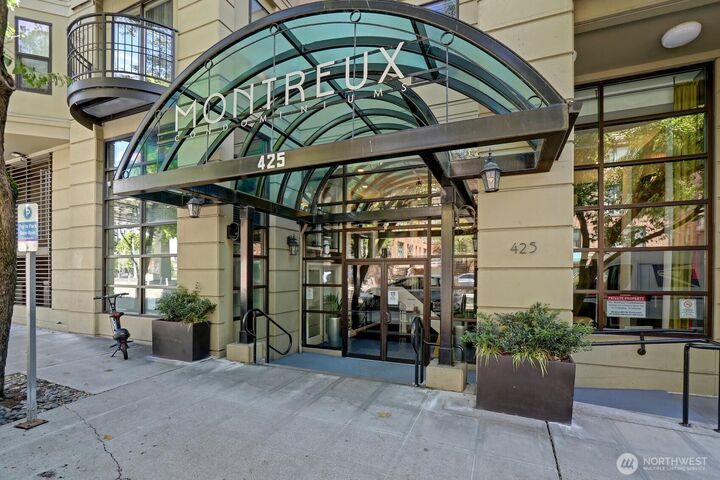 Property Photo: 425 Vine Street 405 WA 98121
