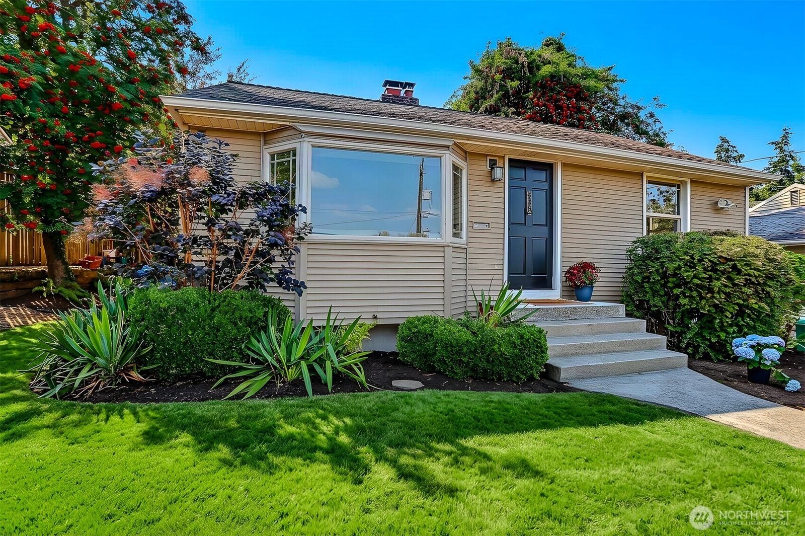 Property Photo: 3243 22nd Avenue W WA 98199