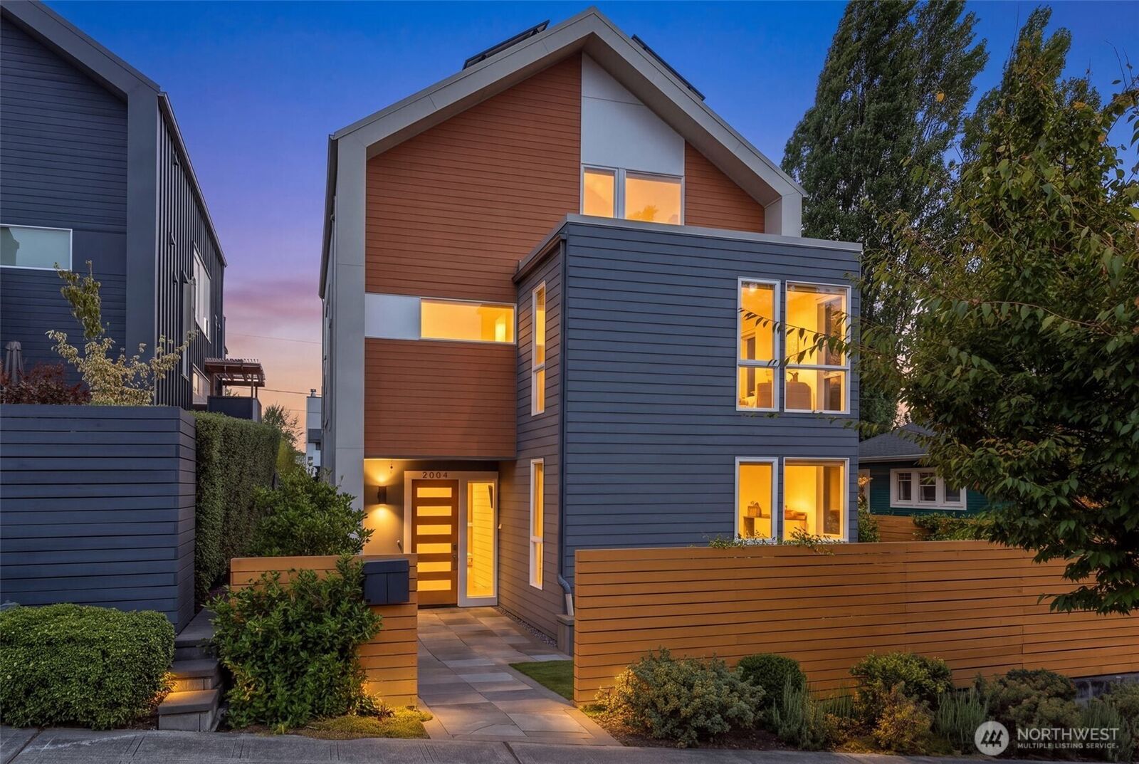Property Photo:  2604 E Ward Street  WA 98112 