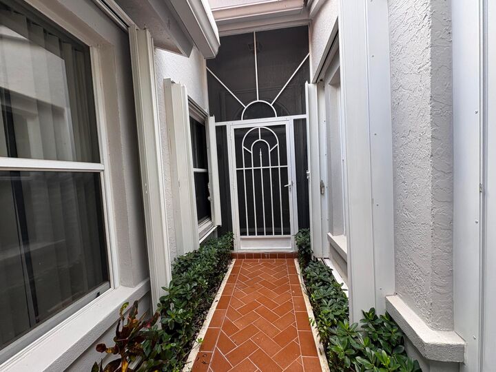 Property Photo:  7702 Majestic Palm Drive  FL 33437 