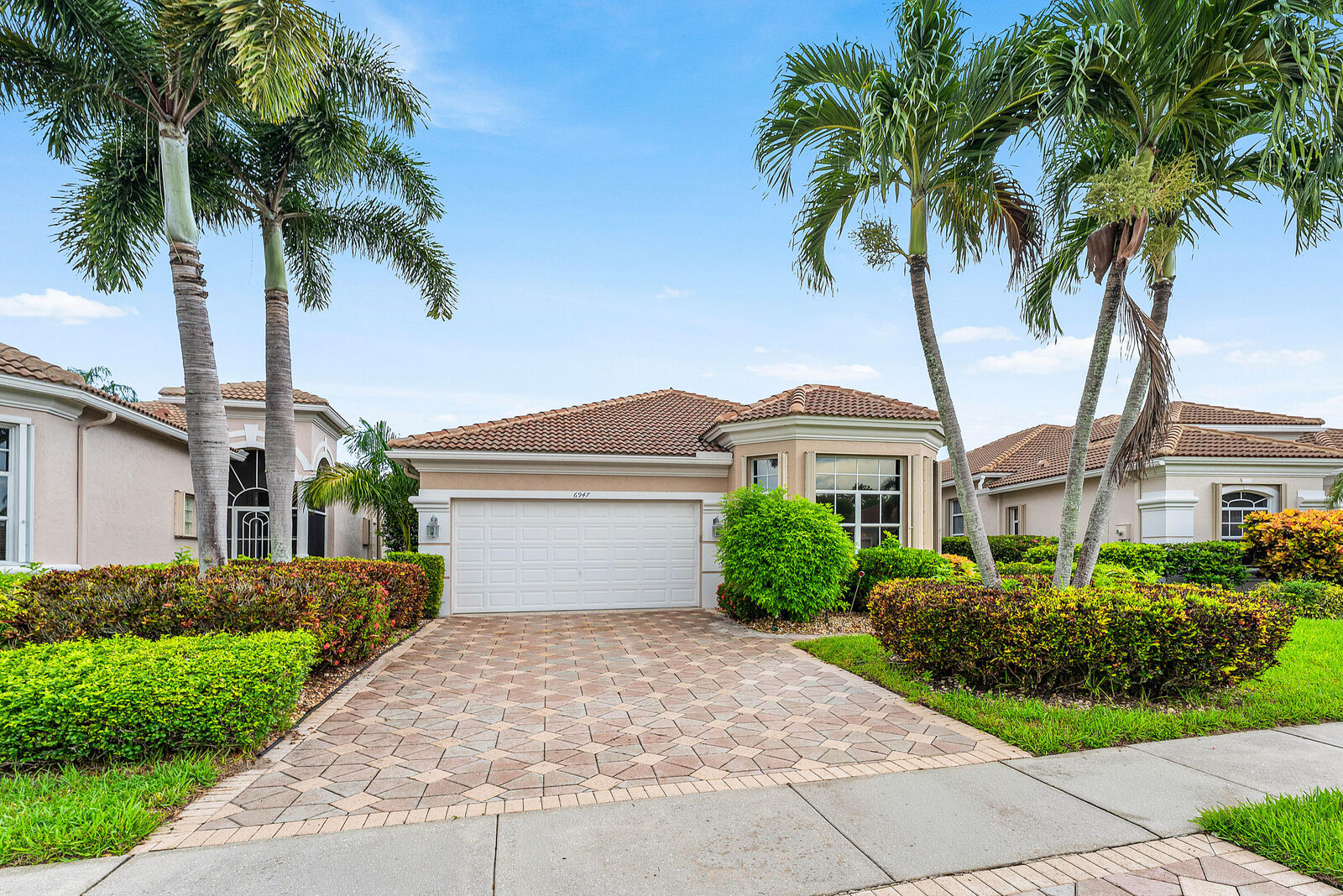 Property Photo: 6947 Fairway Lakes Drive FL 33472