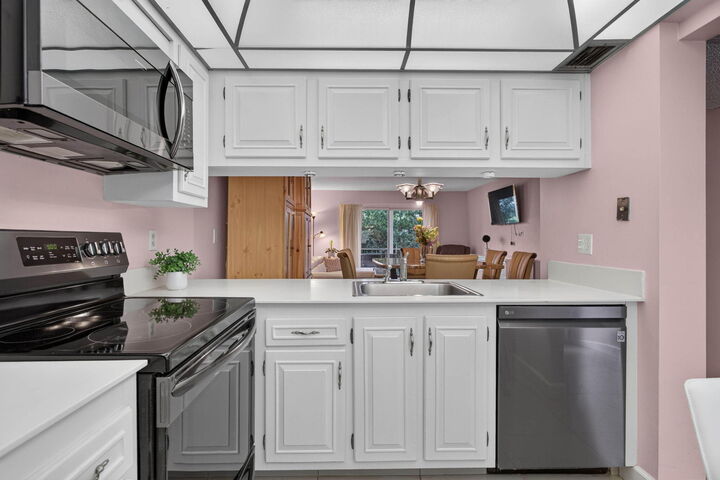 Property Photo: 4602 NE Martinique Way H2 FL 33066