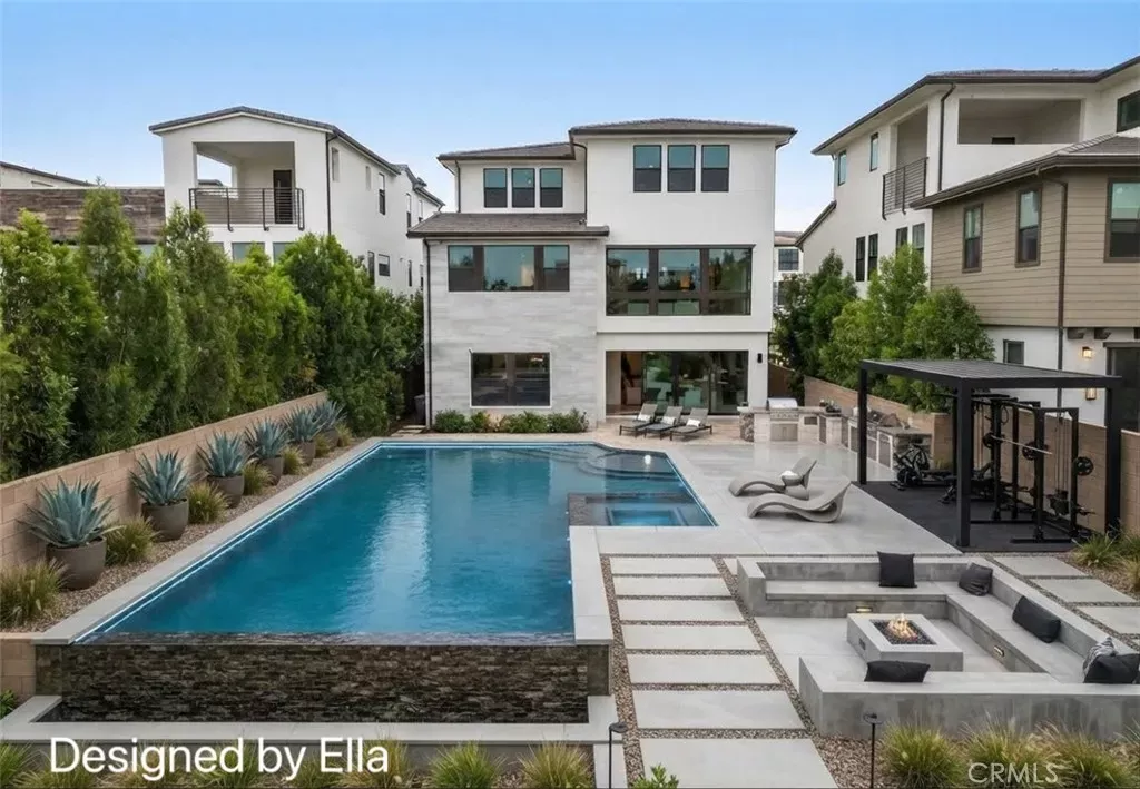 Property Photo:  221 Stage  CA 92618 