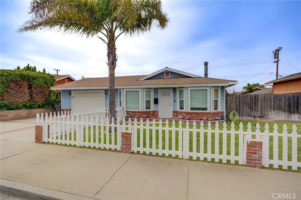Property Photo:  512 S Elm  CA 93420 