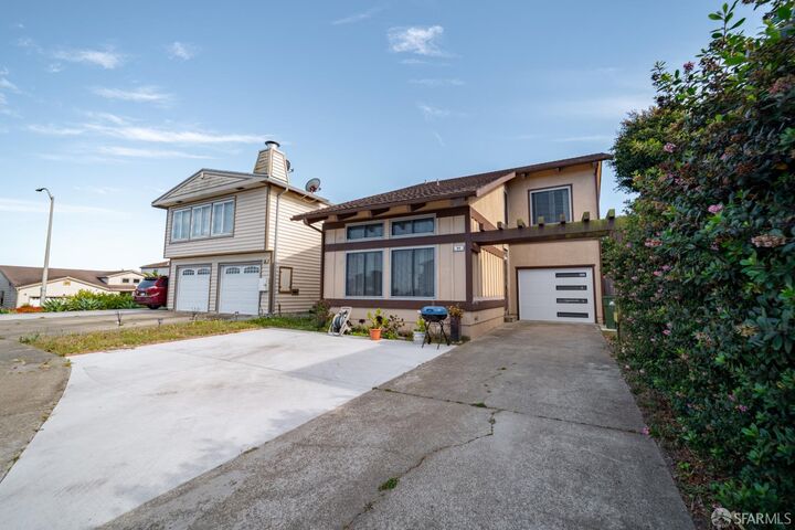 Property Photo: 84 Surrey Court CA 94015