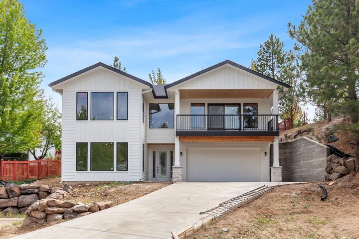 Property Photo:  5211 S Fairfax Ln  WA 99037 
