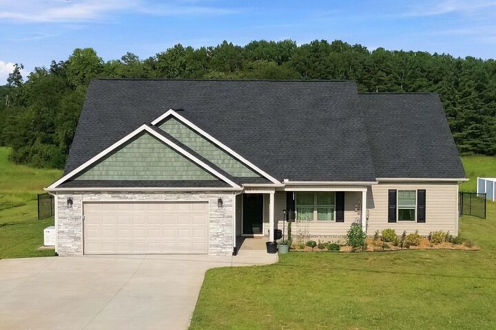 Property Photo: 1416 Oak Ridge Road SC 29341