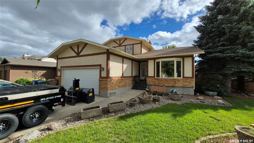 Property Photo:  7531 Pond Place  SK S4Y 1E3 
