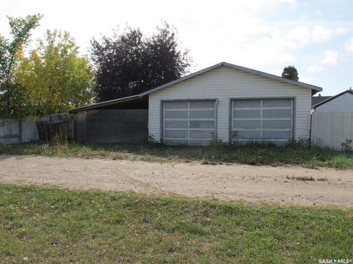 Property Photo:  617 8th Avenue W  SK S0E 1E0 