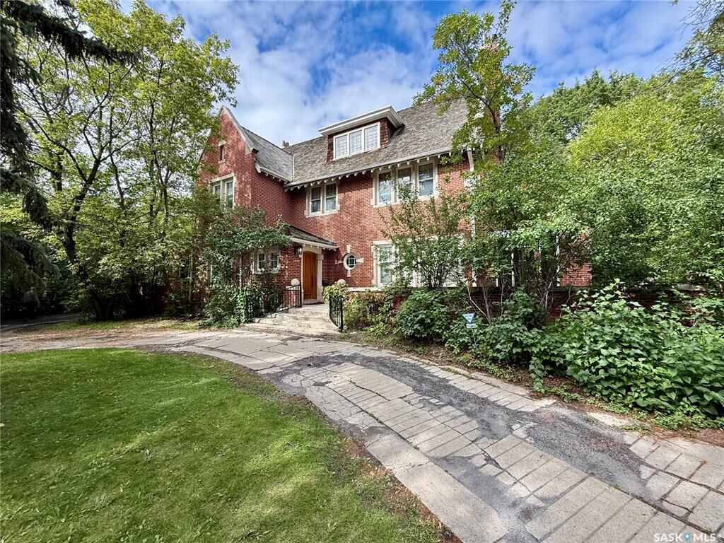 Property Photo:  2990 Albert Street  SK S4S 3N6 